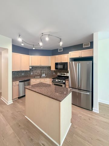 720 W Randolph Street 608, Chicago, IL 60661