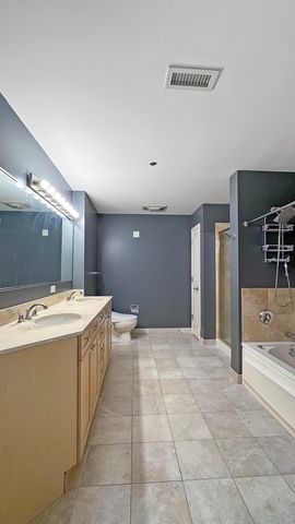 720 W Randolph Street 608, Chicago, IL 60661