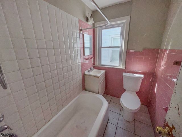 12 Maolis Ave, Bloomfield Twp., NJ 07003