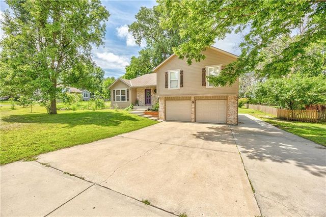 301 N Harrison Street, Spring Hill, KS 66083