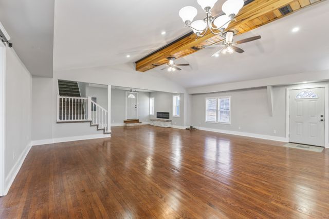 405 Fairfield Rd, Bethpage, TN 37022