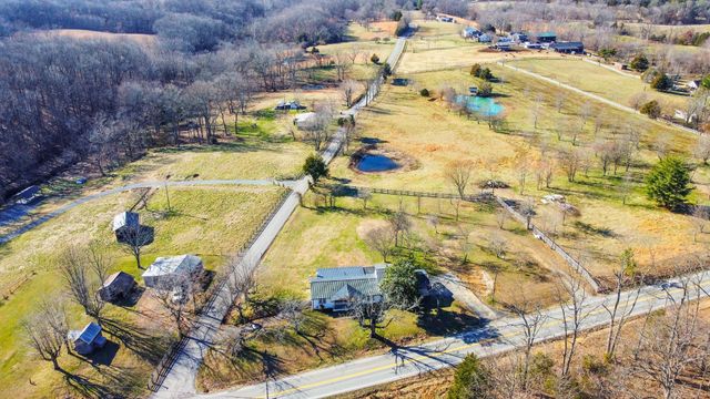 405 Fairfield Rd, Bethpage, TN 37022