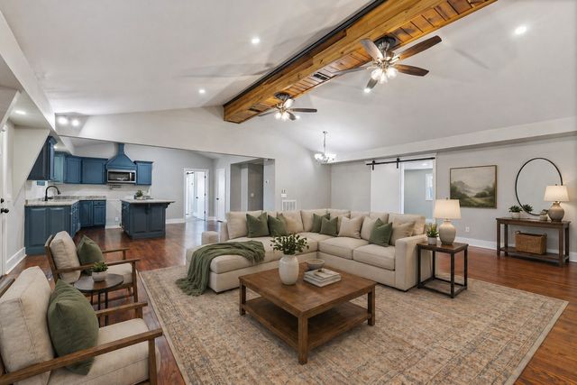 405 Fairfield Rd, Bethpage, TN 37022