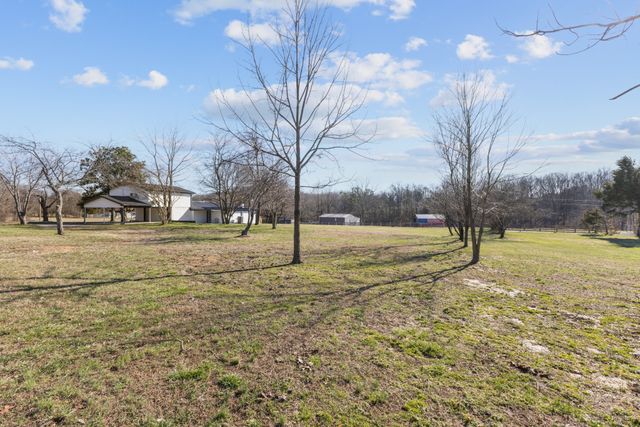 405 Fairfield Rd, Bethpage, TN 37022