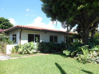 9530 NW 1st Ave, Miami Shores, FL 33150