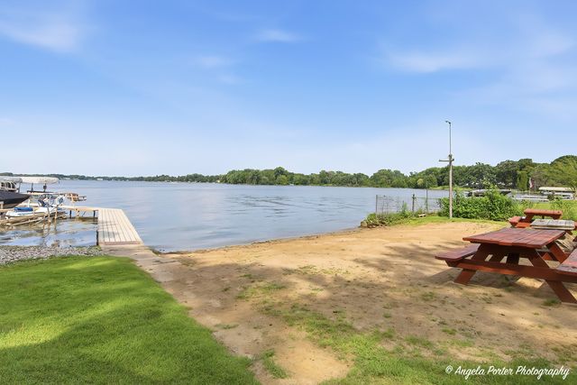 2904 Wooded Lane, Mchenry, IL 60051