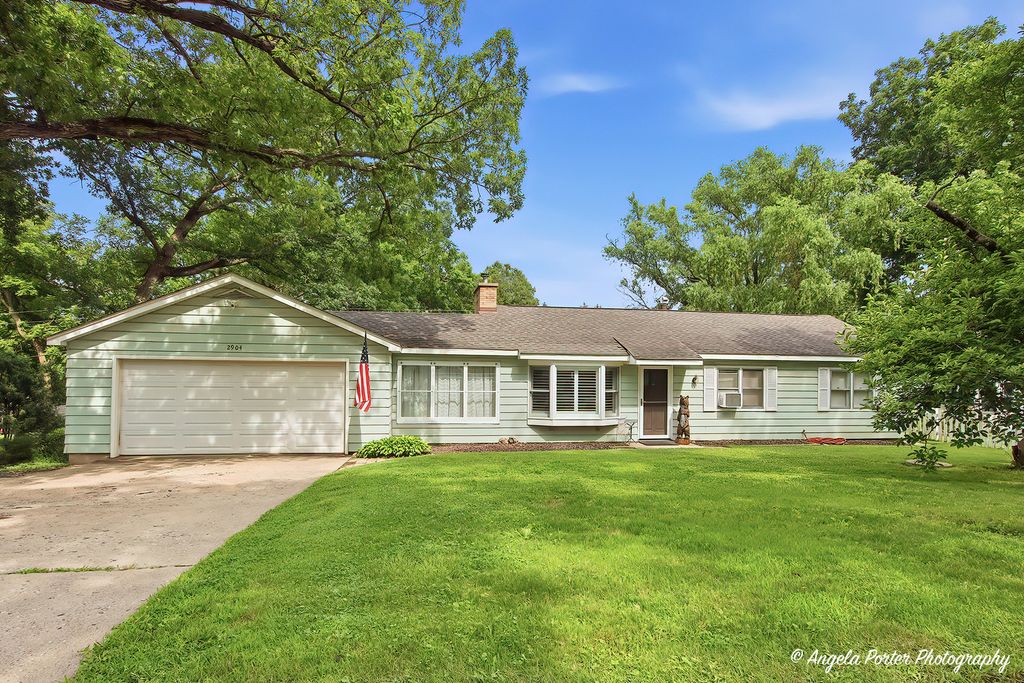 2904 Wooded Lane, Mchenry, IL 60051