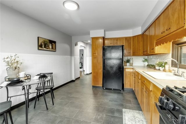 60 Evelyn Avenue, West Seneca, NY 14224