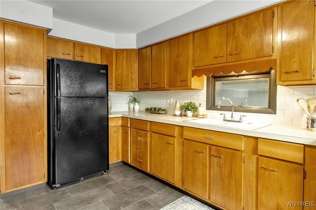 60 Evelyn Avenue, West Seneca, NY 14224