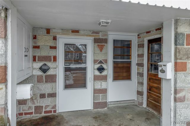 60 Evelyn Avenue, West Seneca, NY 14224