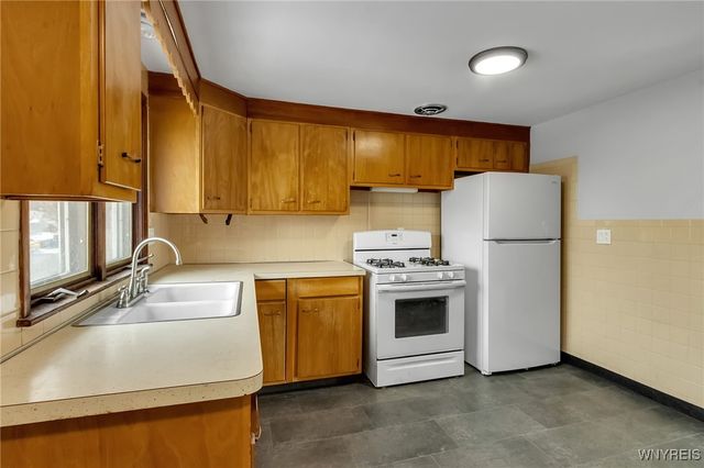 60 Evelyn Avenue, West Seneca, NY 14224