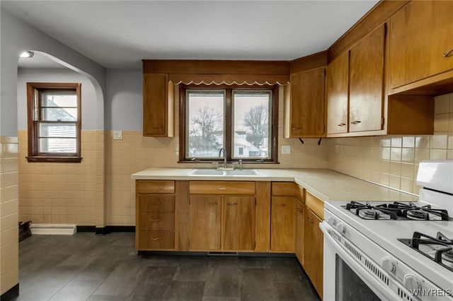 60 Evelyn Avenue, West Seneca, NY 14224