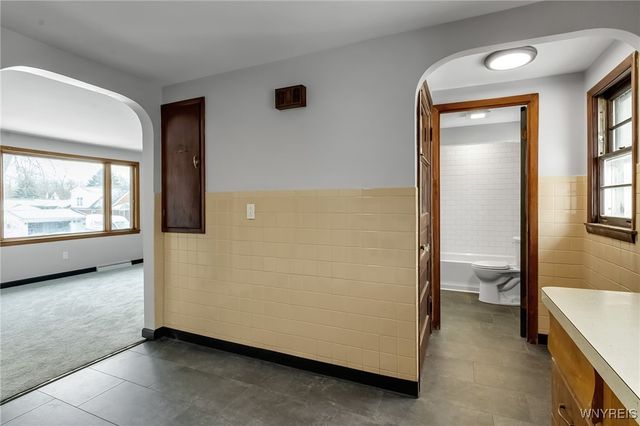 60 Evelyn Avenue, West Seneca, NY 14224