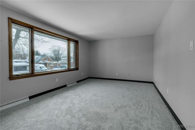 60 Evelyn Avenue, West Seneca, NY 14224