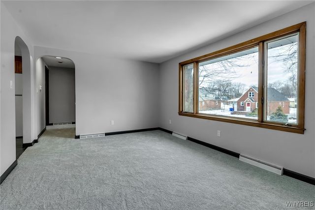 60 Evelyn Avenue, West Seneca, NY 14224