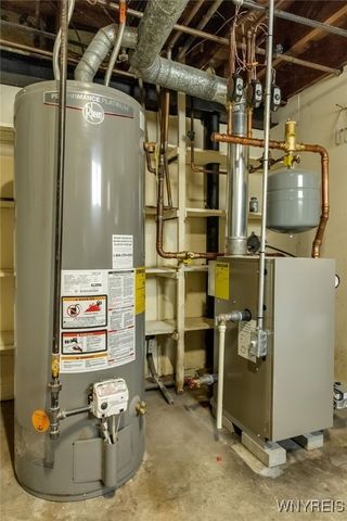 60 Evelyn Avenue, West Seneca, NY 14224