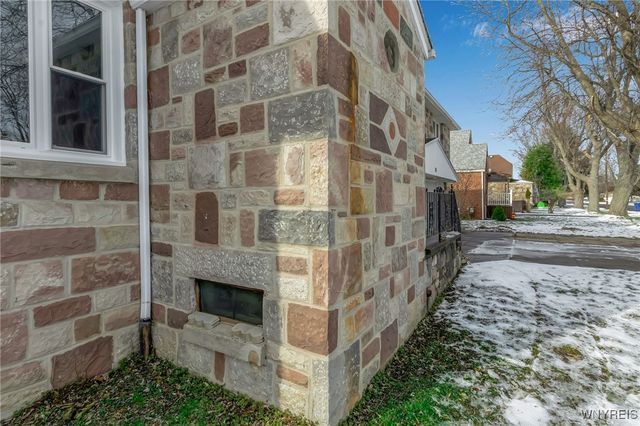 60 Evelyn Avenue, West Seneca, NY 14224