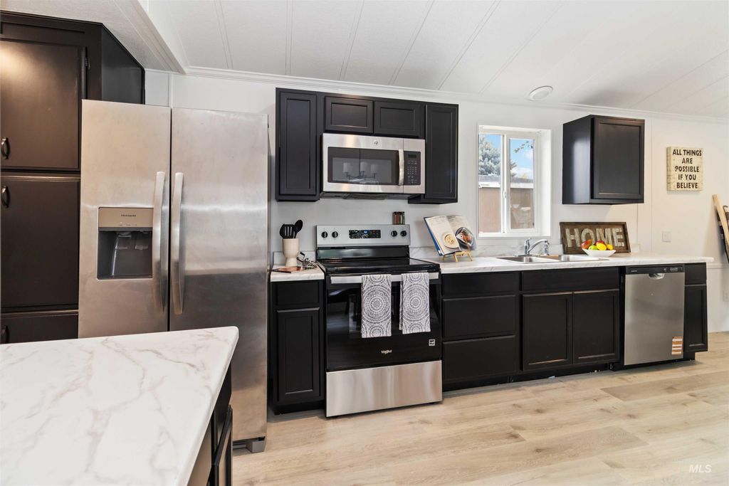 8056 W Manassas Ln, Boise, ID 83714 photo 2