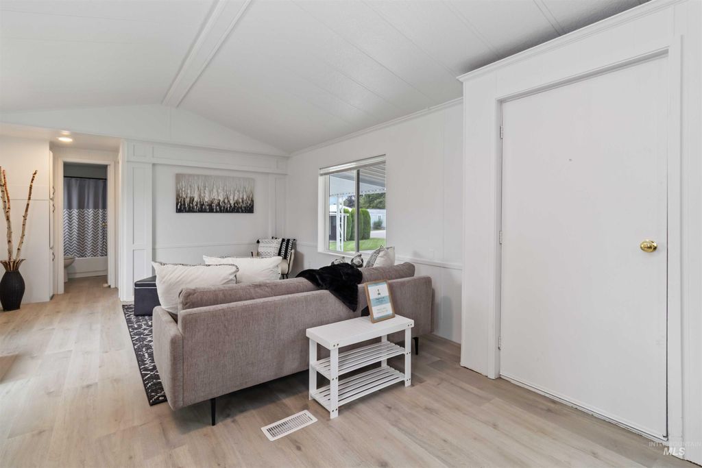 8056 W Manassas Ln, Boise, ID 83714 photo 9