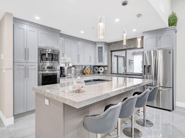 621 E Tropical Way, Plantation, FL 33317