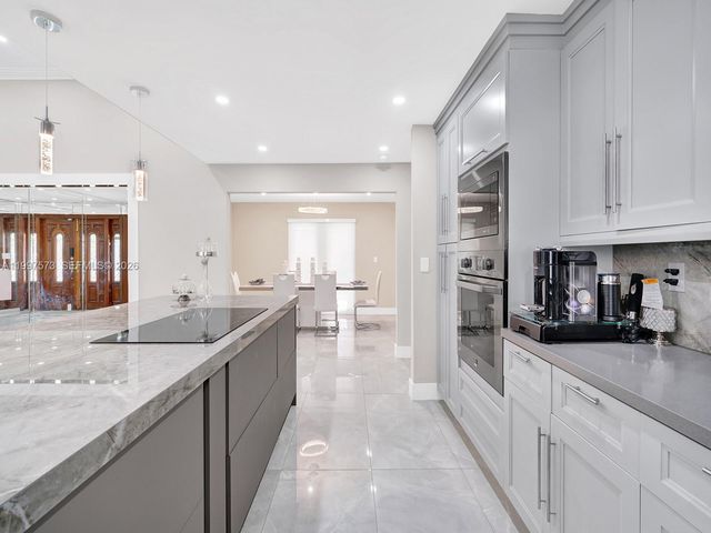 621 E Tropical Way, Plantation, FL 33317