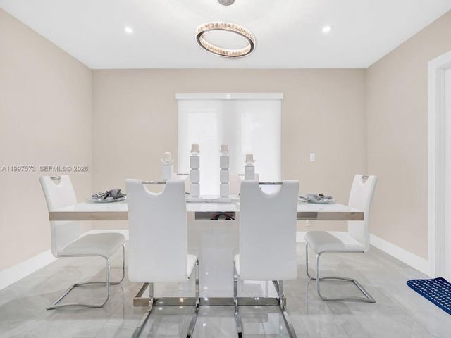 621 E Tropical Way, Plantation, FL 33317