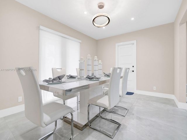 621 E Tropical Way, Plantation, FL 33317