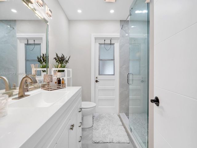 621 E Tropical Way, Plantation, FL 33317