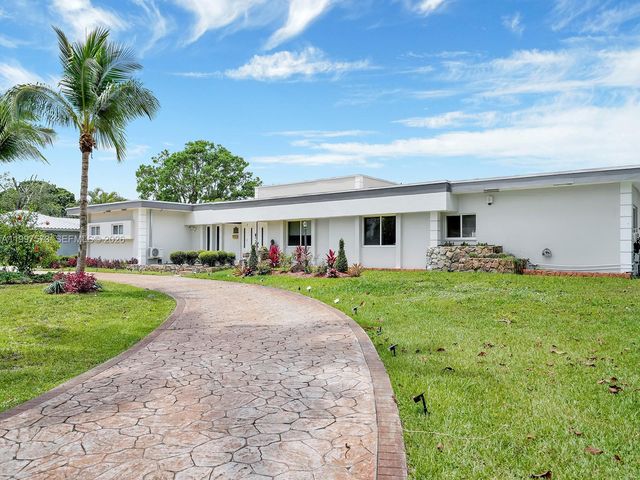 621 E Tropical Way, Plantation, FL 33317