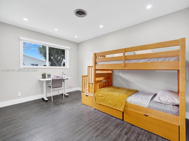 621 E Tropical Way, Plantation, FL 33317