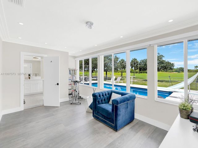 621 E Tropical Way, Plantation, FL 33317