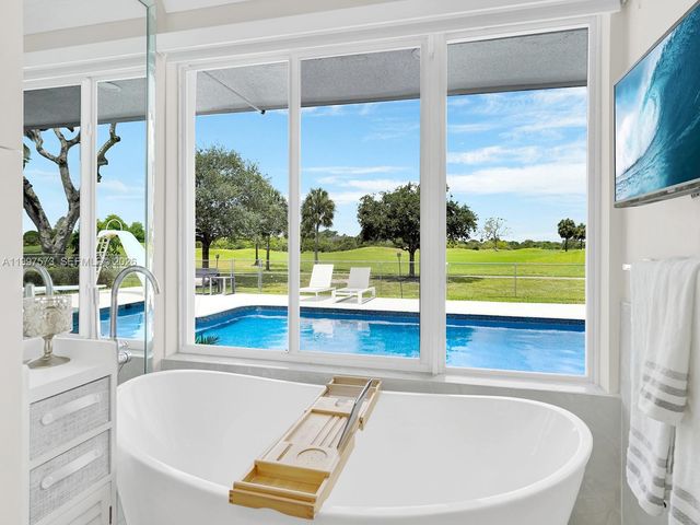 621 E Tropical Way, Plantation, FL 33317