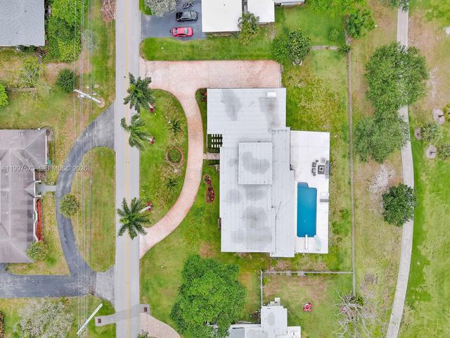 621 E Tropical Way, Plantation, FL 33317