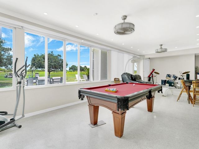 621 E Tropical Way, Plantation, FL 33317