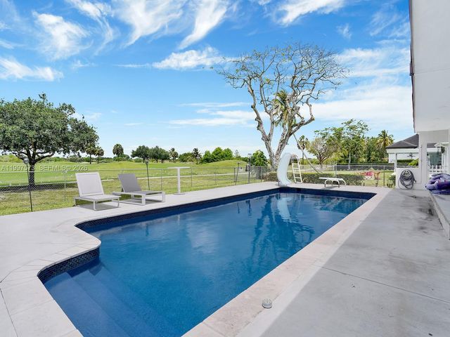 621 E Tropical Way, Plantation, FL 33317