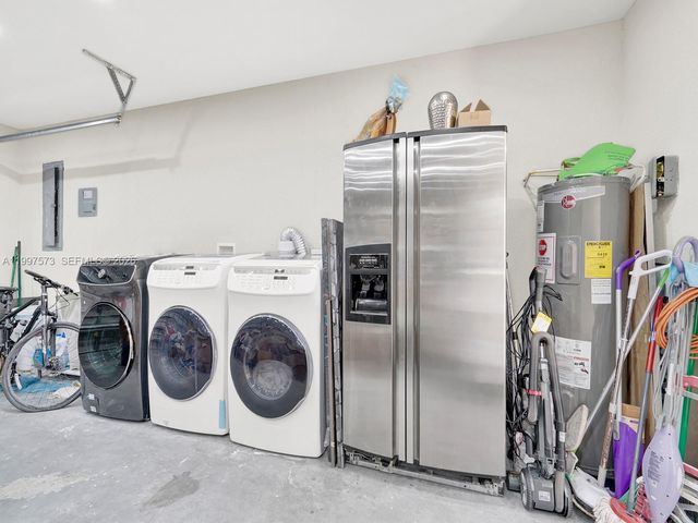 621 E Tropical Way, Plantation, FL 33317