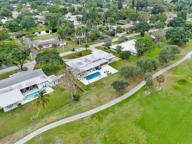 621 E Tropical Way, Plantation, FL 33317
