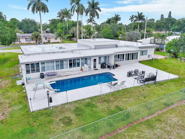 621 E Tropical Way, Plantation, FL 33317