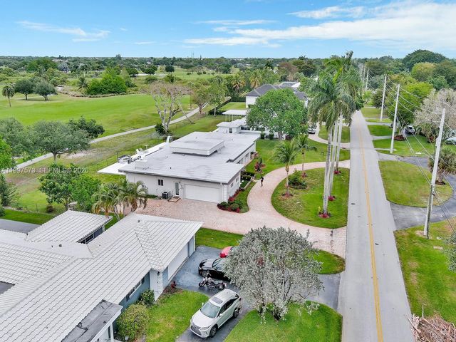621 E Tropical Way, Plantation, FL 33317