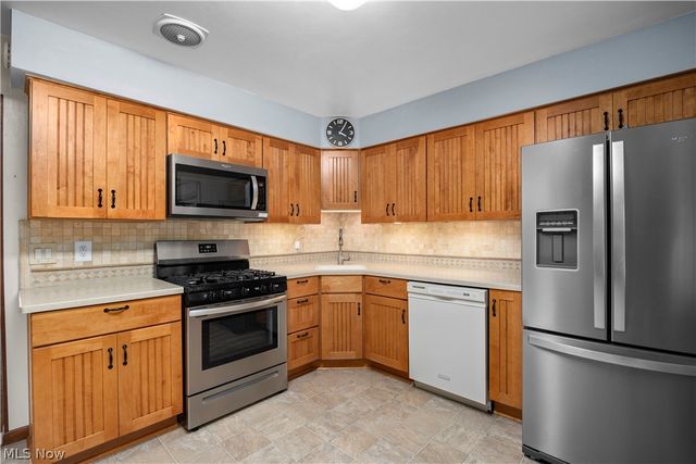 795 Tarry Lane, Amherst, OH 44001