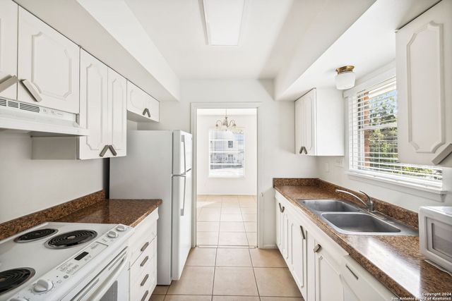 509 E Olmos Dr Apt 3, Olmos Park, TX 78212