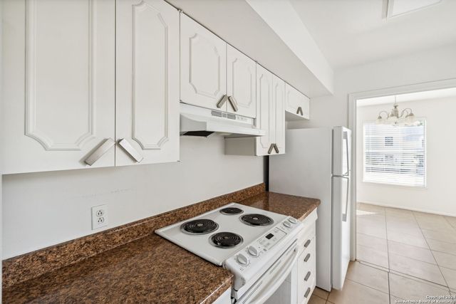 509 E Olmos Dr Apt 3, Olmos Park, TX 78212