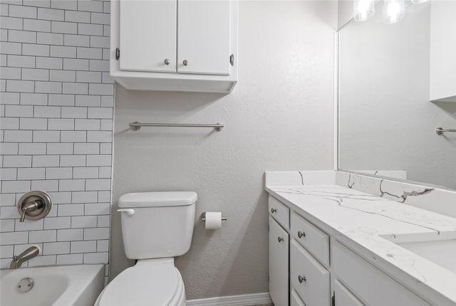 304 Moore Creek Road 300, Hurst, TX 76053