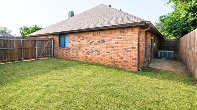 304 Moore Creek Road 300, Hurst, TX 76053