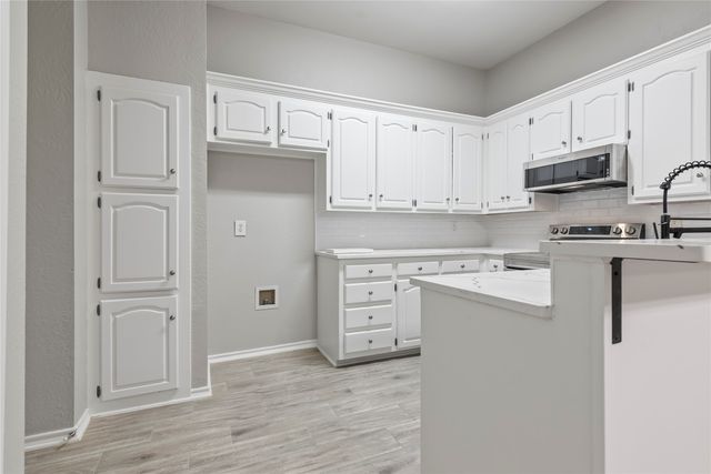 304 Moore Creek Road 300, Hurst, TX 76053