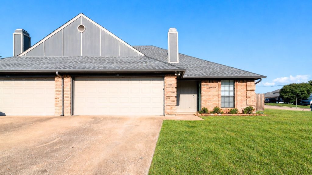 304 Moore Creek Road 300, Hurst, TX 76053