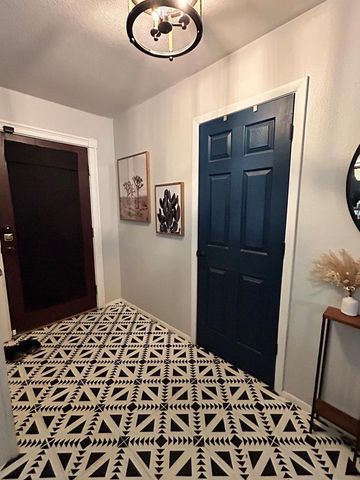 1109 Mogford St, Midland, TX 79701