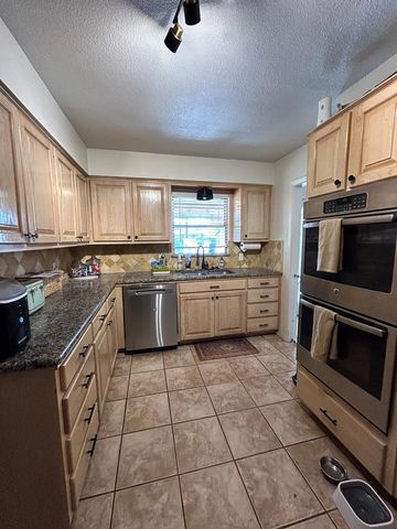 1109 Mogford St, Midland, TX 79701