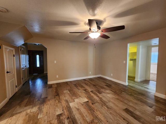 612 Hitchcock Avenue, Shafter, CA 93263