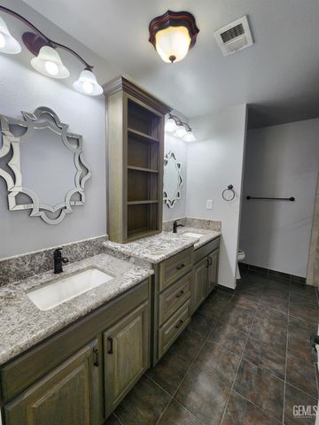 612 Hitchcock Avenue, Shafter, CA 93263